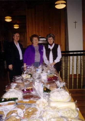 Jóla- og kökubasar 1997, Salome Eggertsdóttir, Bergþóra Jóhannsdóttir og Ásta Einarsdóttir