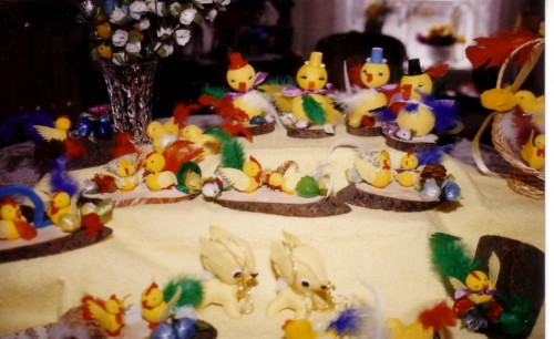 Páskaskraut á Basar 1992, Bambar, hanar, hænur og ungar